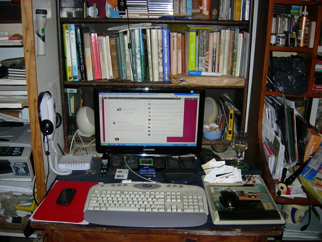 A nice uncluttered workstation for an editor?